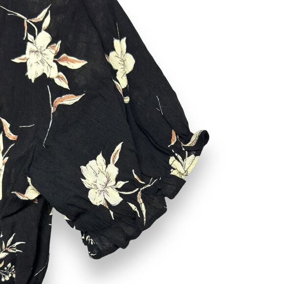 Small black floral paper crane top with ruffled sleeves NWT - Picture 4 of 4